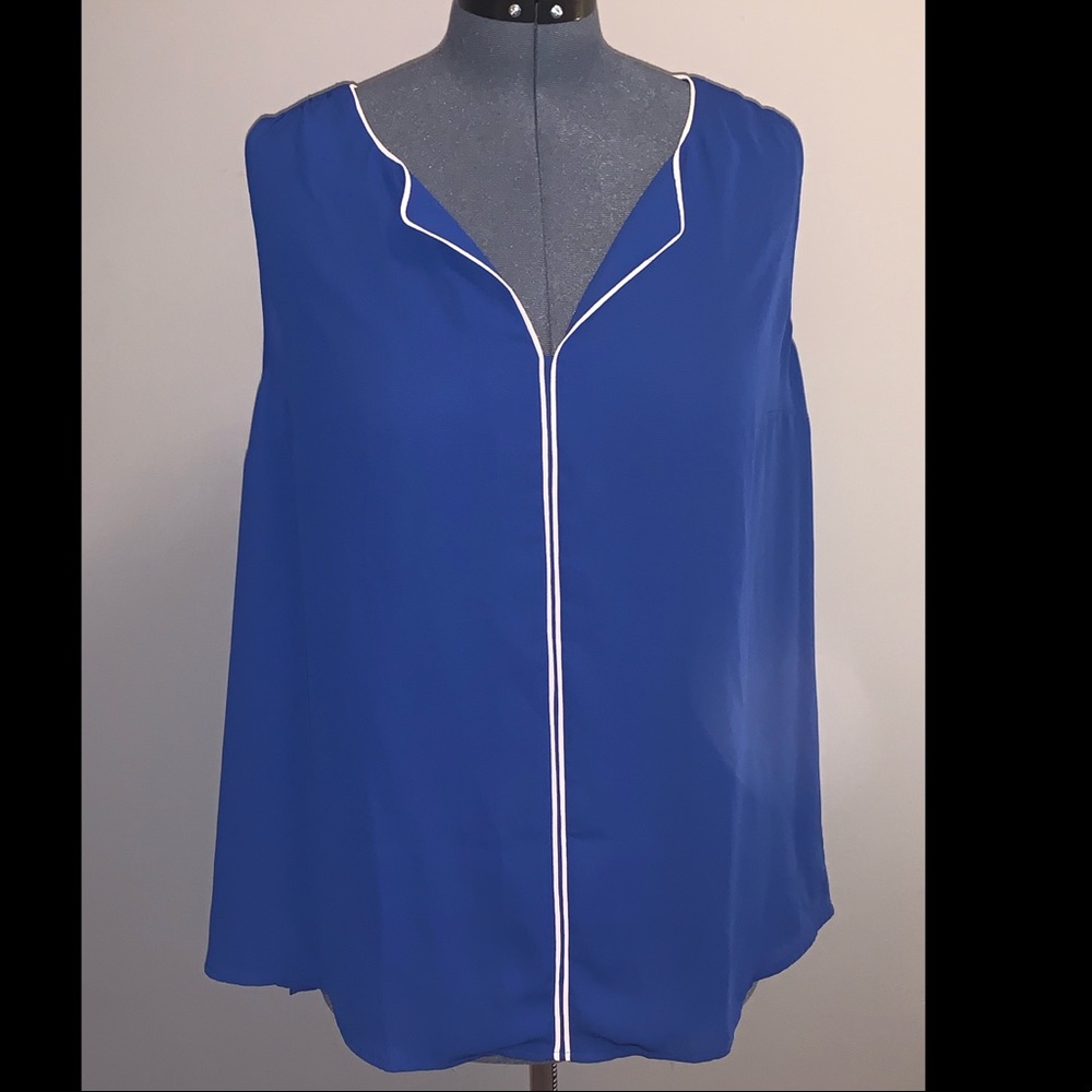 Blue tank sharp line down middle